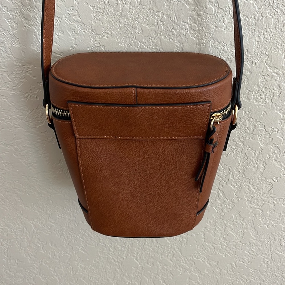 EXPRESS Bucket Purse - Picture 5 of 9
